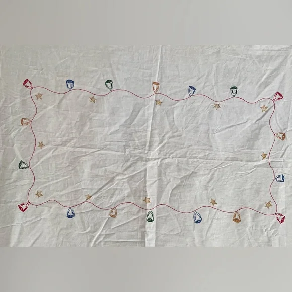 Vintage Embroidered Christmas Tablecloth with Matching Napkins. - Picture 6 of 11